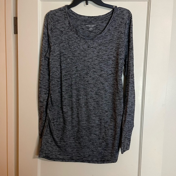 Liz Lange Maternity long sleeve top. Size Med. Good condition. - Picture 1 of 3